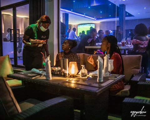 Dinner service at Plass-Bi